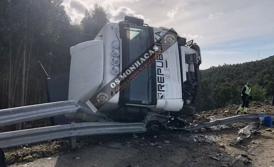 Despiste de viatura pesada na A25