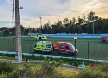 Futebolista de 28 anos morreu após cair inanimado em campo