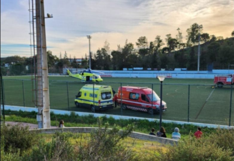 Futebolista de 28 anos morreu após cair inanimado em campo