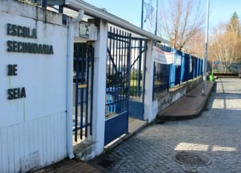 Jovem morre após embater em porta de vidro na Escola Secundária de Seia