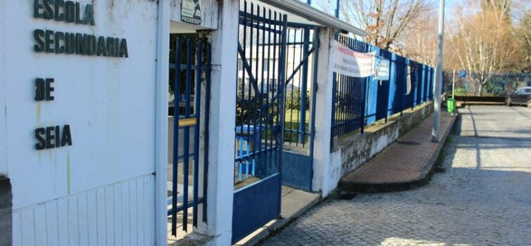 Jovem morre após embater em porta de vidro na Escola Secundária de Seia