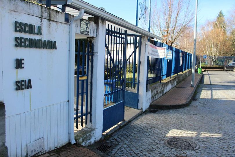 Jovem morre após embater em porta de vidro na Escola Secundária de Seia