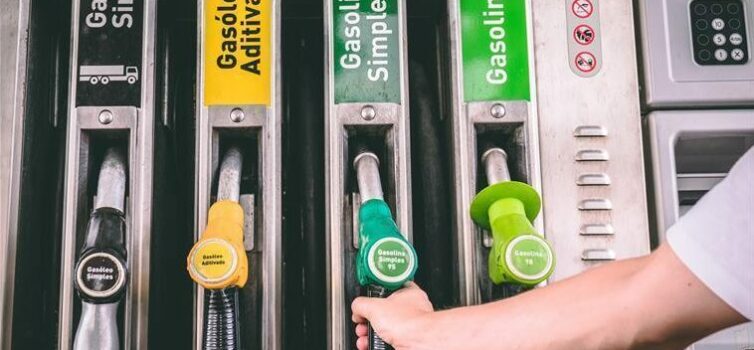 Semana arranca com combustíveis mais caros