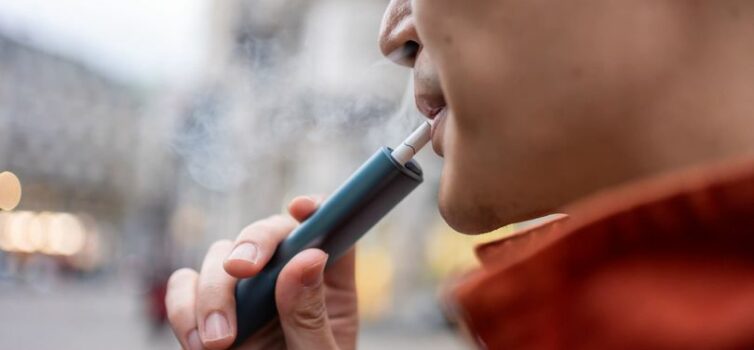 Tabaco aquecido com novas normas e proibições a partir de hoje
