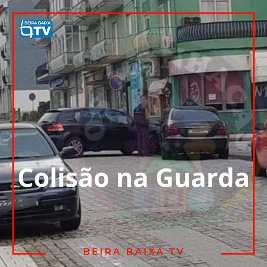 Uma colisão que envolveu dois veículos ligeiros de passageiros