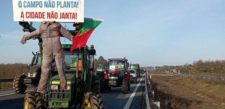 Agricultores em protesto bloqueiam fronteira em Vilar Formoso