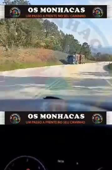 Um veículo pesado de mercadorias está parado na berma do IC8