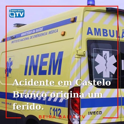 Uma colisão entre dois veículos ligeiros de passageiros na Rua da Carreira de Ti