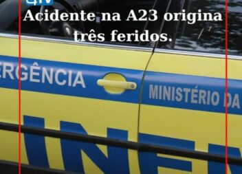 Uma colisão rodoviária entre dois veículos ligeiros na A23, no nó de acesso de M