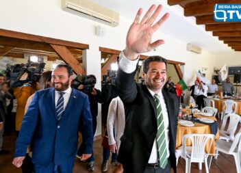 Chega em almoço/comício