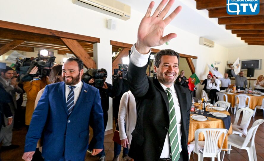 Chega em almoço/comício