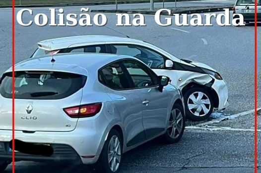 Dois automóveis colidiram esta manhã de terça-feira na rotunda do G, na cidade d