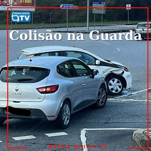 Dois automóveis colidiram esta manhã de terça-feira na rotunda do G