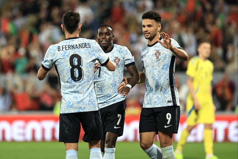 Portugal vence Suécia por 5-2