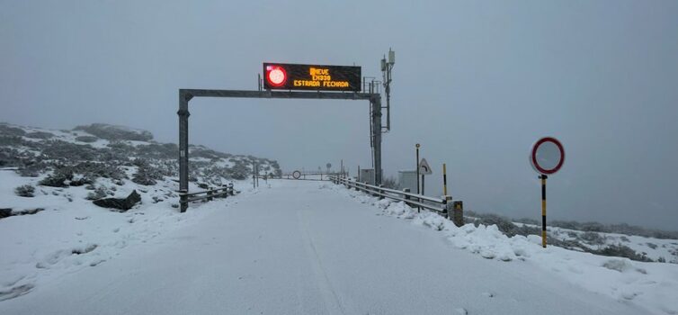 Serra da Estrela com um troço fechado e um condicionado