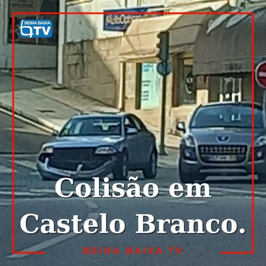 Dois automóveis colidiram há instantes na Avenida 1º de Maio, em Castelo Branco.