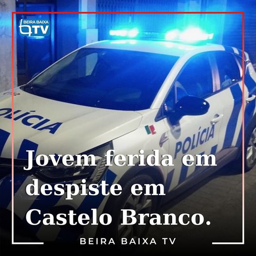 Uma jovem de 20 anos de idade sofreu ferimentos ligeiros na sequência do despist