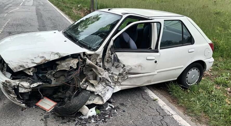 Colisão entre camião e automóvel em Seia faz um ferido