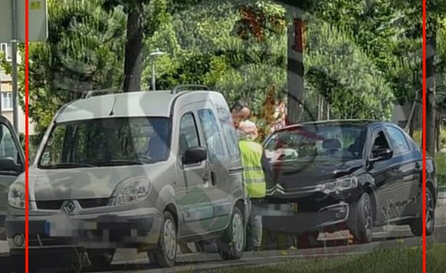 Duas viaturas ligeiras colidiram esta manhã de sábado