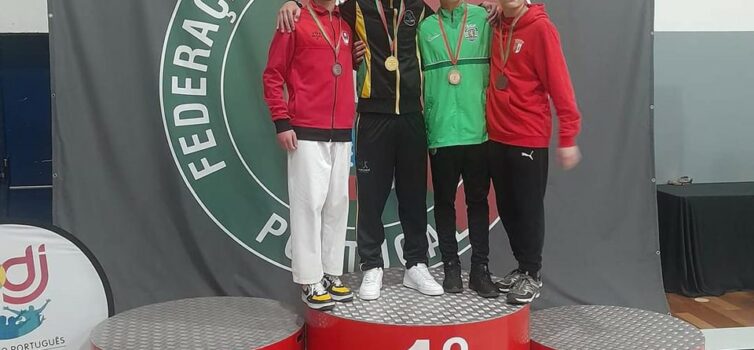 Karatecas trazem ouro e bronze para Castelo Branco