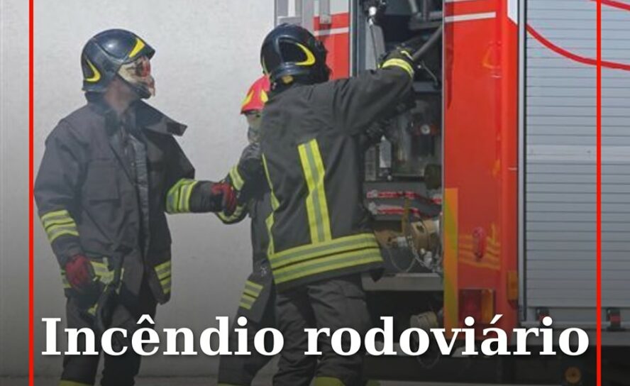 Um veículo pesado de mercadorias incendiou-se esta manhã de terça-feira na A23,