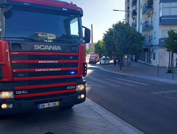 Alerta para incêndio habitacional em Castelo Branco mobiliza bombeiros