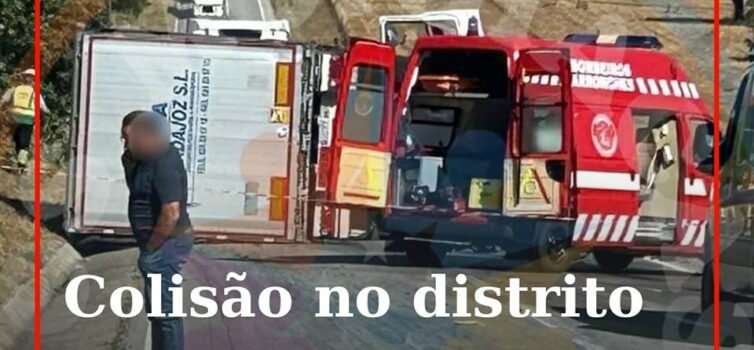 Uma colisão entre um veículo pesado de mercadorias que efetuava o transporte de