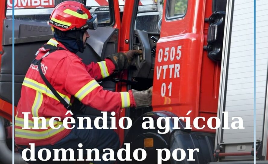 Um incêndio que deflagrou num terreno agrícola, no localidade de Giesteiras