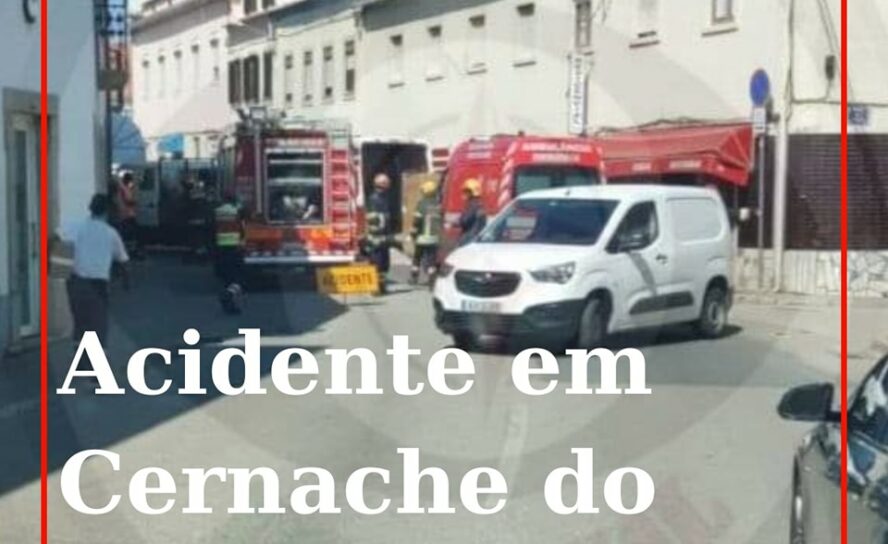 Dois veículos ligeiros de passageiros colidiram esta tarde de sexta-feira na Rua