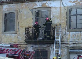Incêndio destrói casa devoluta em Castelo Branco