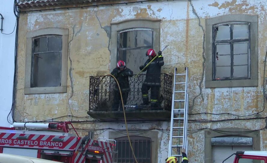 Incêndio destrói casa devoluta em Castelo Branco