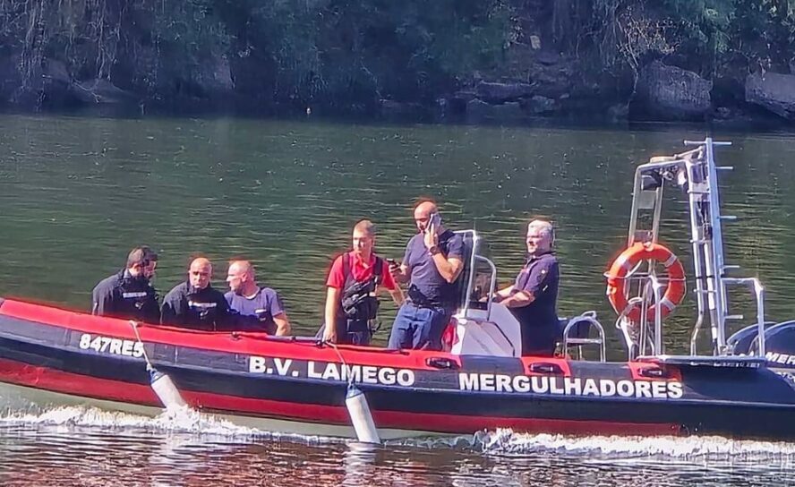Queda de helicóptero no rio Douro faz duas vítimas mortais. Buscas por três oper