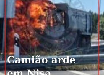 Um veículo pesado de mercadorias incendiou-se na EN118, na zona de Arez