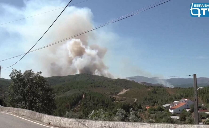 Incêndio em Lavacolhos preocupa. Quase 200 operacionais no terreno