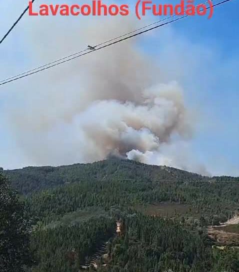 Incêndio preocupa em Lavacolhos, no concelho do Fundão.
