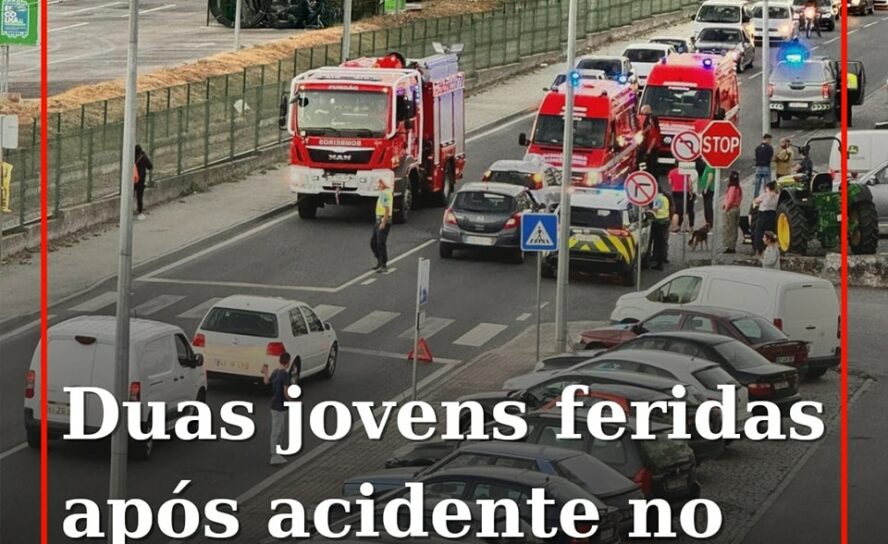 Uma colisão entre dois veículos ligeiros de passageiros provocou ferimentos leve