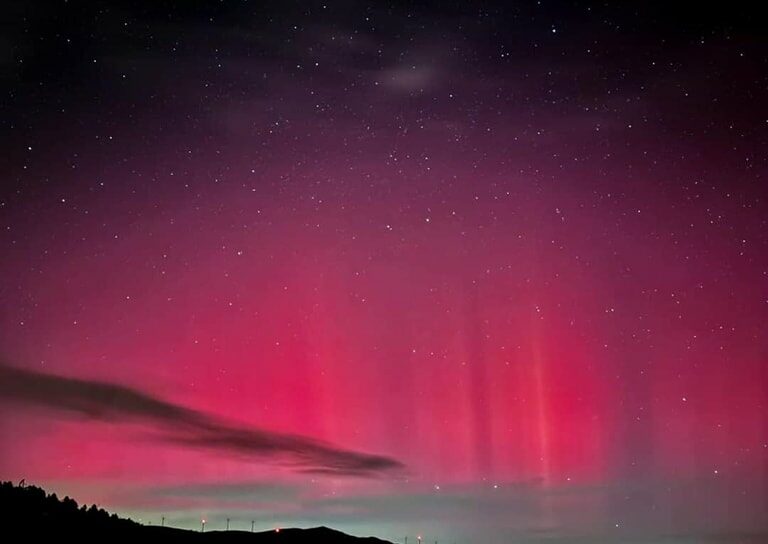 Aurora boreal voltou a colorir os céus do país
