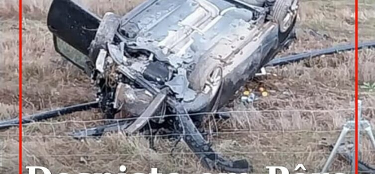 Um automóvel entrou em despiste e acabou por capotar em Pêro Viseu