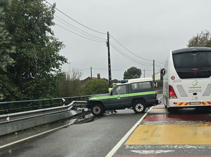 Viatura da GNR sofre despiste em Castelo Branco