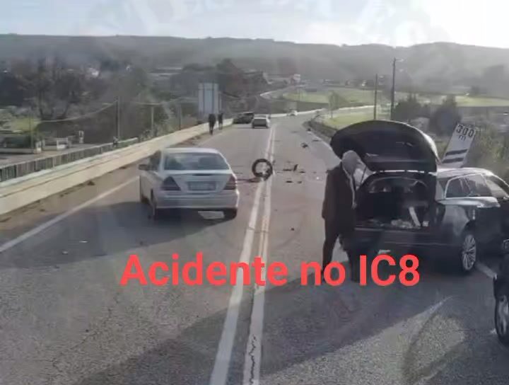 Violenta colisão no IC8 origina dois feridos