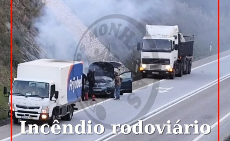 Um incêndio rodoviário numa viatura ligeira foi registado esta tarde de quinta-f