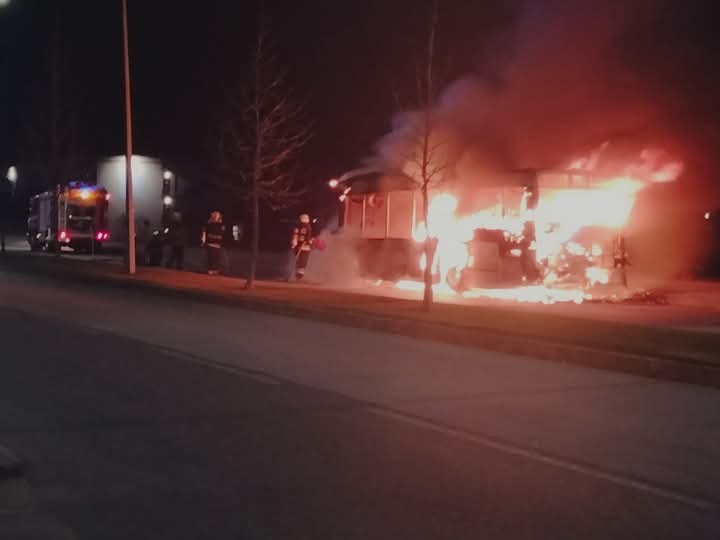 Autocarro da Câmara de Portalegre destruído por incêndio
