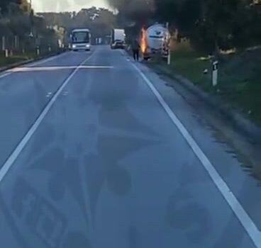 Camião a arder no IP2 em Portalegre