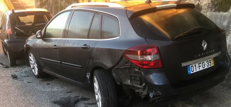 Condutor pôs-se em fuga depois de abalroar dois automóveis na Covilhã