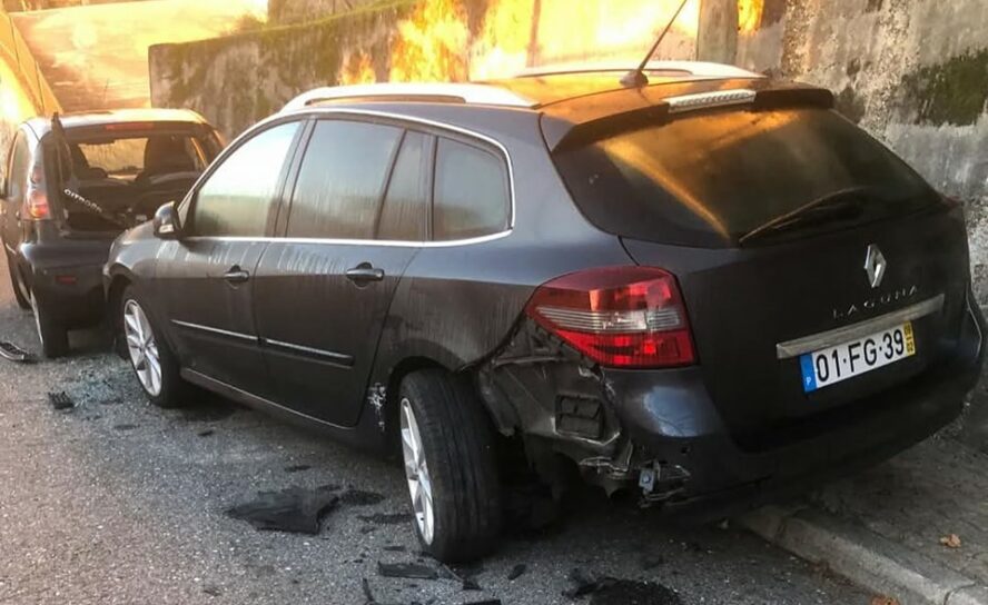 Condutor pôs-se em fuga depois de abalroar dois automóveis na Covilhã