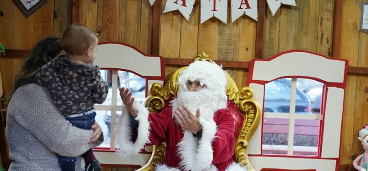 Oleiros Celebra o Natal com Iluminação e “Neve” no Jardim Municipal