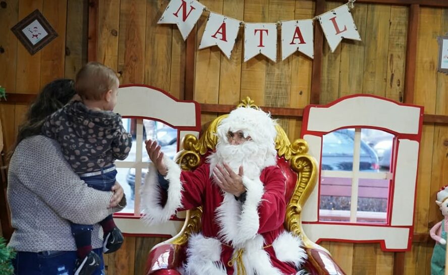 Oleiros Celebra o Natal com Iluminação e “Neve” no Jardim Municipal