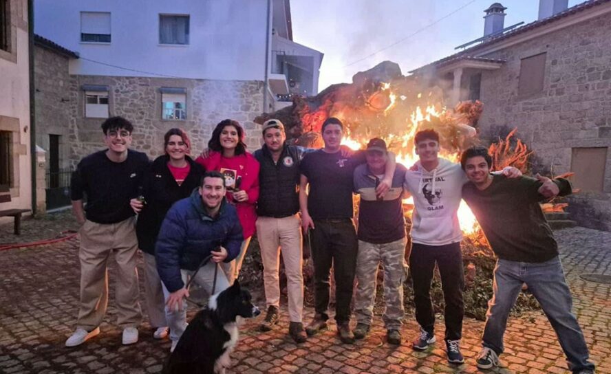 São Miguel de Acha: Madeiro de Natal aqueceu a noite de Consoada