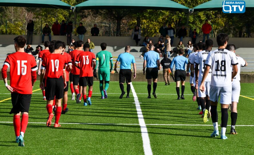 Benfica e Castelo Branco goleia rival e mantém liderança isolada no distrital de