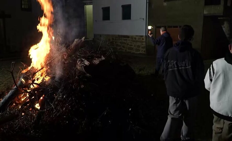 Castelo Branco\nTinalhas cumpre Tradi\u00e7\u00e3o Secular: \